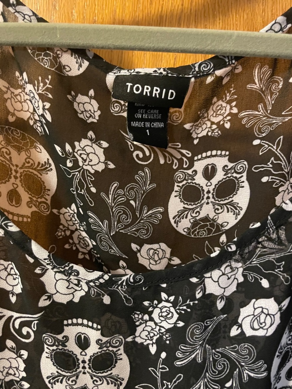 torrid Black & White Sugar Skull high Low Tank - Picture 3 of 10